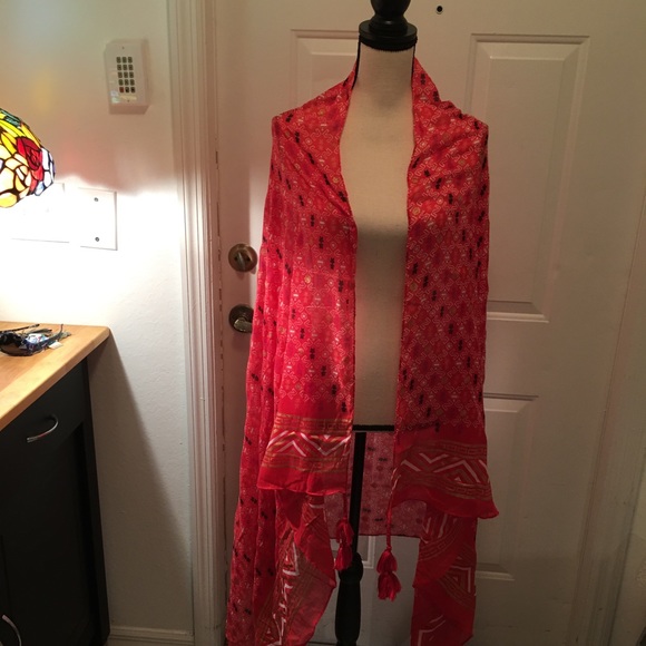 Large square scarf - Picture 1 of 6